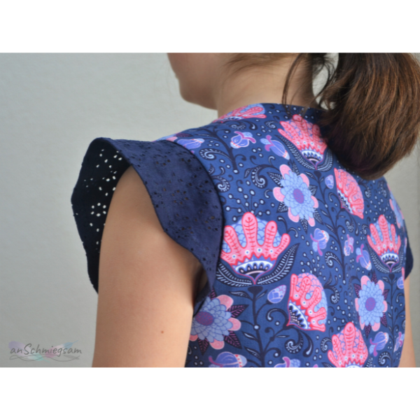 Schnittmuster für Kinder-Drehkleid – Nähbeispiel mit Flügelärmeln als Designvariante