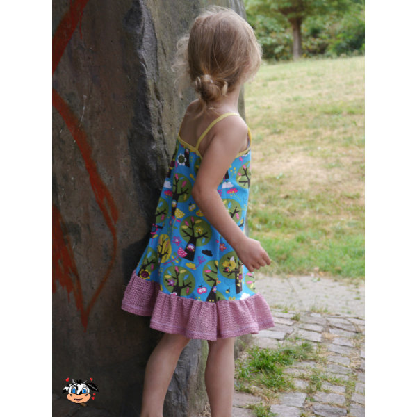 Trägerkleid Lara – Kinder Trägerkleid mit Rüschen als Nähbeispiel