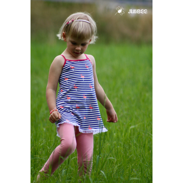 Trägerkleid Lara – Kombiniert mit Leggings