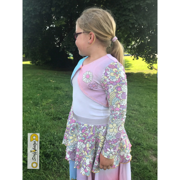 Kinderbolero Bea – Kontrastreiche Farbgestaltung für auffällige Looks
