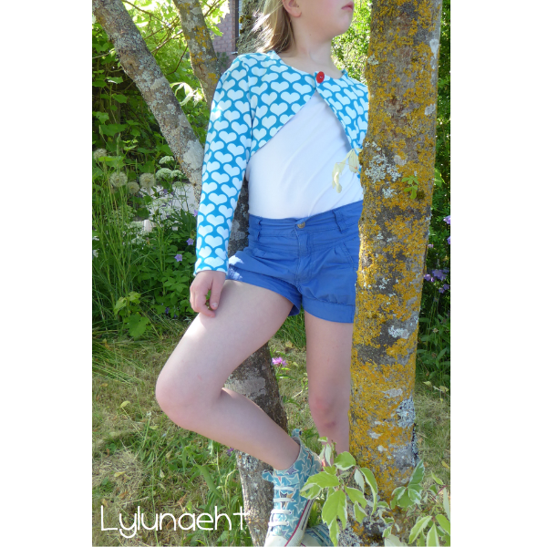 Kinderbolero Bea – Schlichtes und modernes Designbeispiel