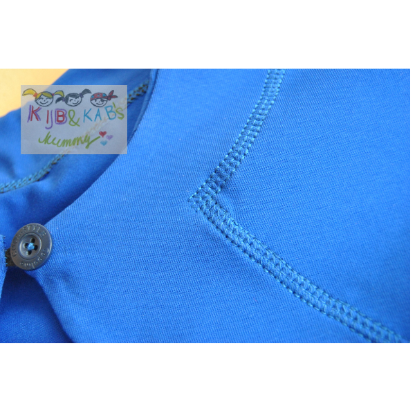 Kinderbolero Bea – Blaues Nähbeispiel aus Jersey