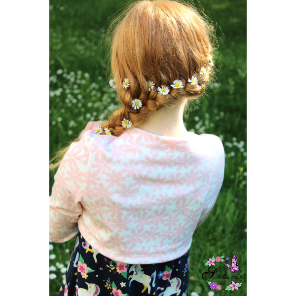 Kinderbolero Bea – Passform-Rückansicht mit perfektem Sitz