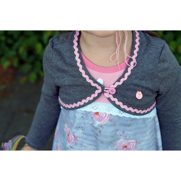 Kinderbolero Bea – Variante mit Schlaufe und Knopf nähen